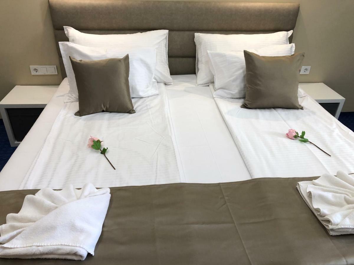 קיטן Family Hotel Avenue מראה חיצוני תמונה