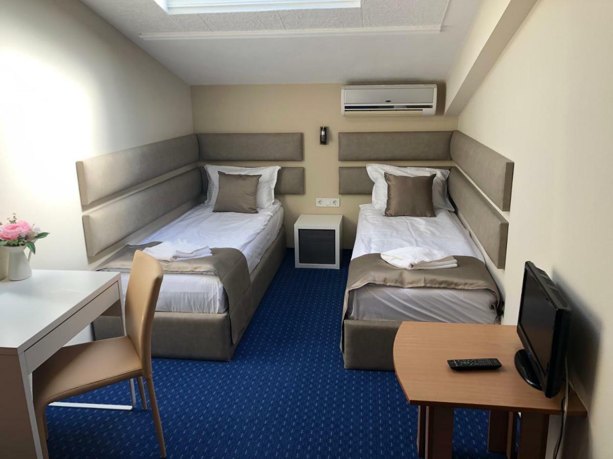 קיטן Family Hotel Avenue מראה חיצוני תמונה