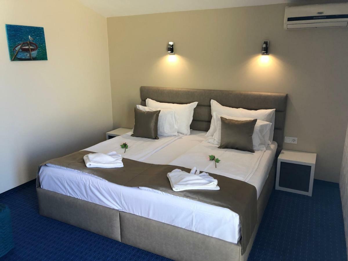 קיטן Family Hotel Avenue מראה חיצוני תמונה